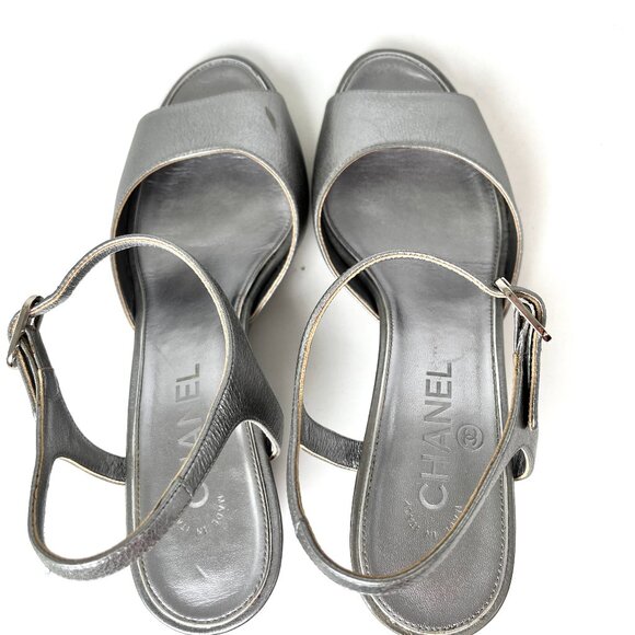 Authentic CHANEL Pearl CC Logo Silver Leather 2016 Wedge Sandals 38.5C 8 - Picture 7 of 15